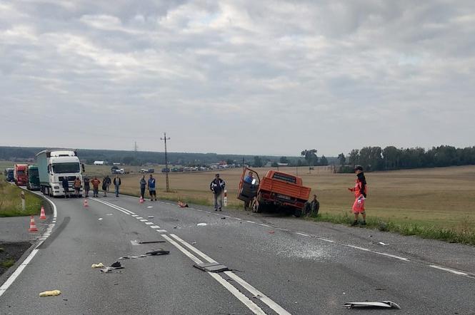 Dramatyczny wypadek na DK 11. Ranną kobietę transportował śmigłowiec [ZDJĘCIA]