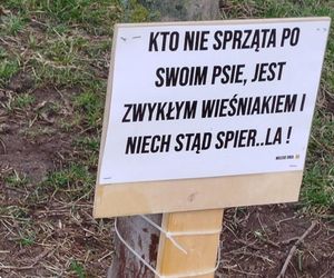 Tabliczka z napisem przy ul. Włókienniczej w Białymstoku