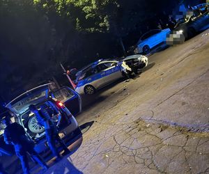 Pościg za złodziejem kół w Warszawie. Pirat drogowy staranował radiowóz!