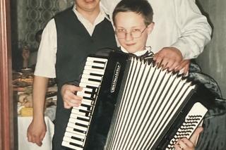 Tak w dzieciństwie wyglądał Kuba Urbański z zespołu Playboys! Nie uwierzysz, jak się zmienił