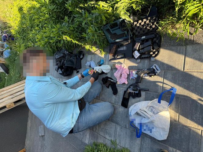 Siedem osób zatrzymanych za posiadanie broni. Wśród nich "wor w zakonie". Przyjechał do Polski wykonać zlecenie