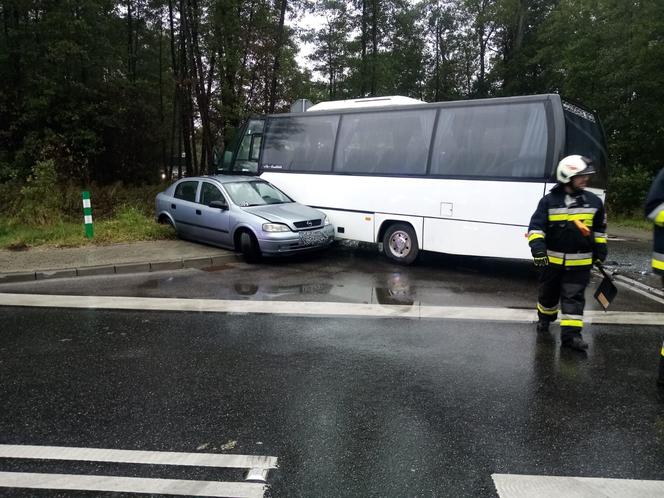 Nowe Żukowice. Kierowca busa wymusił pierwszeństwo. Przewoził dzieci 