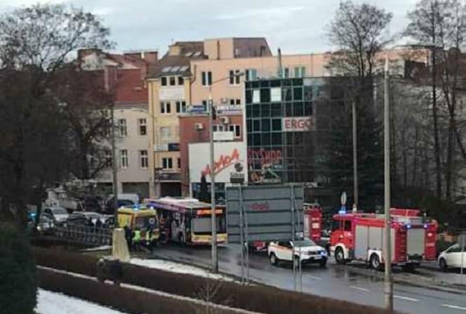 Gorzów: Ostre hamowanie zakończone przyjazdem karetki. Centrum było zablokowane