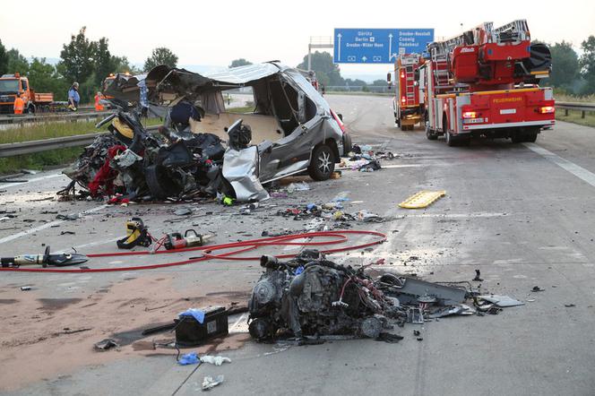 Wypadek polskiego autokaru w Niemczech obok Drezna. NIE ŻYJE 9 osób, około 40 rannych