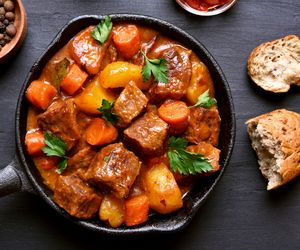 Gulasz wieprzowy - węgierski z wędzoną papryką [przepis] 