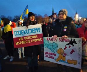 Manifestacja na pl. Solidarności w Szczecinie w pierwszą rocznicę inwazji na Ukrainę