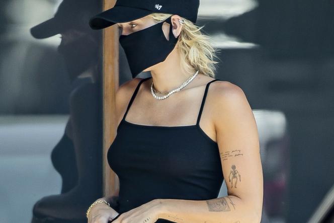 Miley Cyrus pokazuje tatuaże