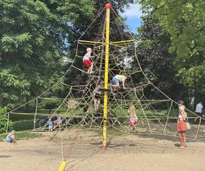 Wakacyjny patrol Eska Summer City na olsztyńskiej Plaży Miejskiej