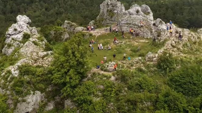Wieś w województwie śląskim słynie z zapierających dech w piersiach widoków. Kręcono tu serial "Dwa światy"