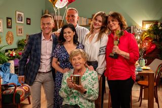 M jak miłość, odcinek 1886: Barbara (Teresa Lipowska), Franka (Dominika Kachlik), Kinga (Katarzyna Cichopek), Piotrek (Marcin Mroczek), Paweł (Rafał Mroczek), Artur (Robert Moskwa), Marysia (Małgorzata Pieńkowska)