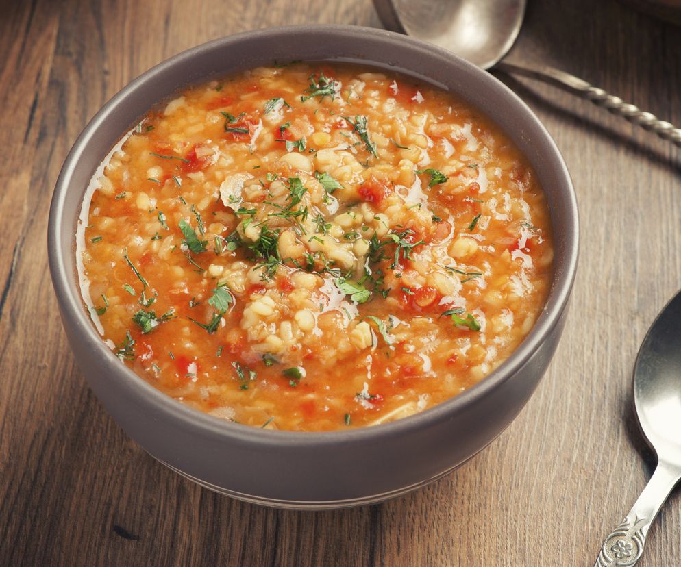 Wegetariańska potrawka z ciecierzycy i soczewicy: łatwy przepis