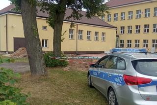 Plac przy podstawówce jak wielkie pole minowe. Wykopali ponad 70 niewybuchów