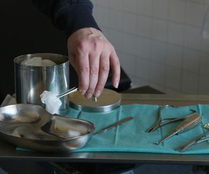 153 osoby z zatruciem, 13 osób w szpitalu. Wymioty i biegunki po szkoleniu SG
