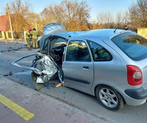 Czołowe zderzenie na ulicy Kościelnej w Starachowicach