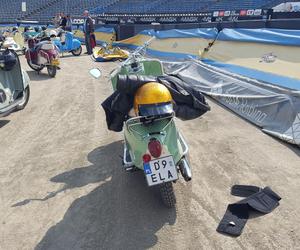 Osy kręciły kółka na stadionie żużlowym w Lesznie. Ogólnopolski zlot skuterów Osa Osieczna-Leszno 