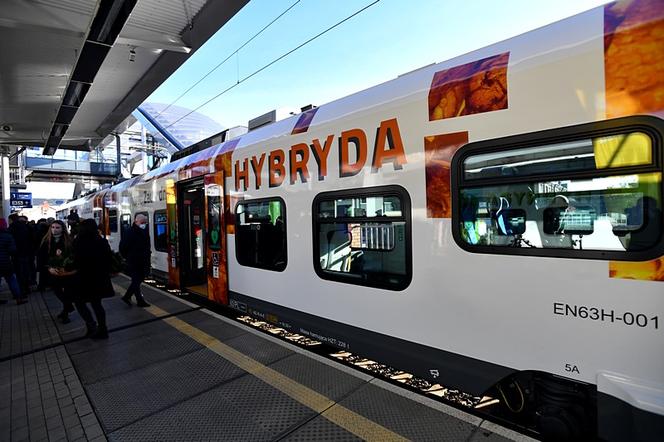 Pierwszy pociąg hybrydowy przyjechał do Szczecina