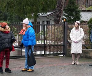 	Barwy szczęścia odc. 3188: Asia (Anna Gzyra), jej teściowa Zofia (Izabella Olejnik), Hubert (Marek Molak), Iza (Urszula Zawadzka)