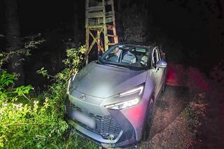 Kumulacja na granicy. Poszukiwany 51-latek uciekał kradzionym autem