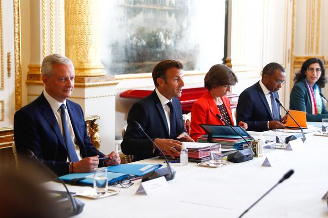 Emmanuel Macron podczas posiedzenia Rady Ministrów,