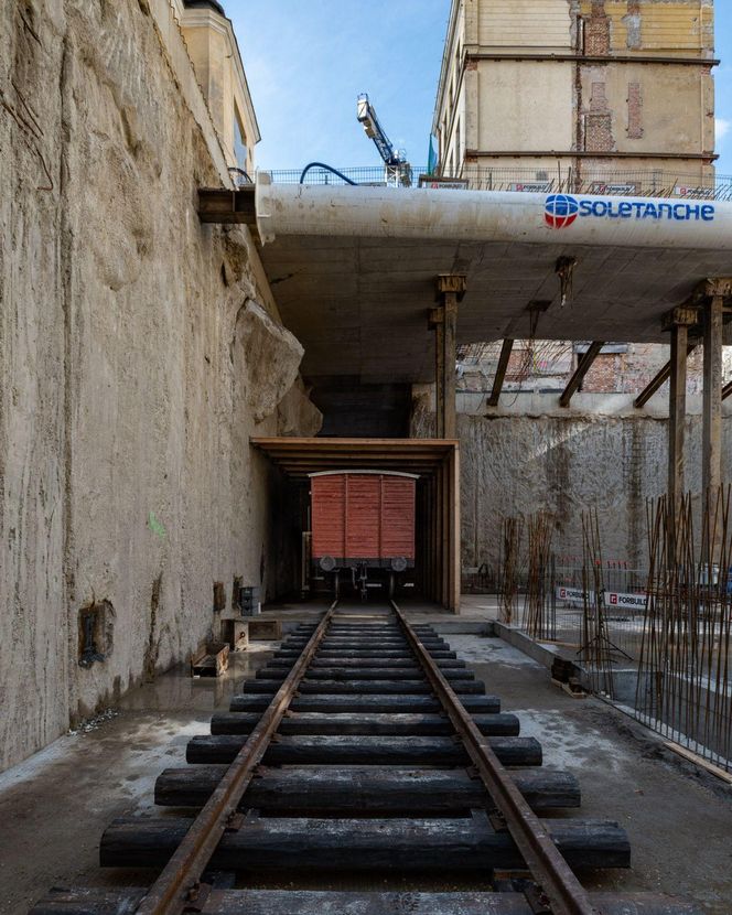 Tak wagon trafił do podziemi Muzeum Getta Warszawskiego