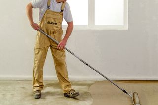 Wylewka samopoziomująca grubowarstwowa - jak ją ułożyć 