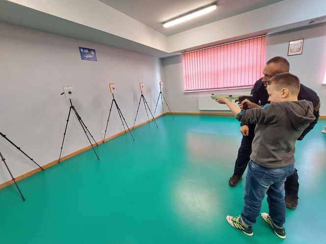 Otwarcie laserowej strzelnicy w  Szkole Podstawowej nr 2 im. Mikołaja Kopernika w Kraśniku