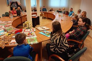 Podsumowanie konkursu na bożonarodzeniową kartkę świąteczną z recyklingu odbyło się w siedzibie Przedsiębiorstwa Energetycznego w Siedlcach