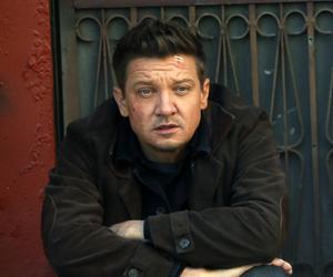 Jeremy Renner i jego pierwsze zdjęcia od czasu tragicznego wypadku. Ma wiele szczęścia 