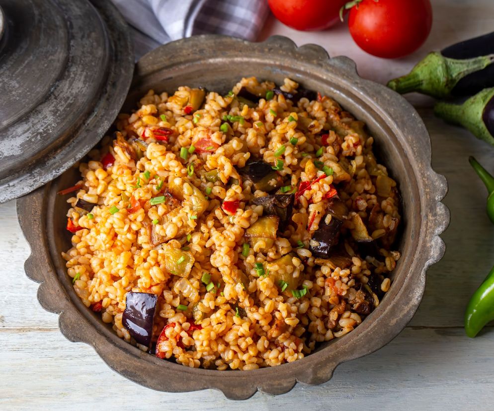 Kasza bulgur smażona z warzywami - przepis inspirowany kuchnią turecką