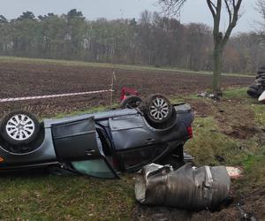 Groźny wypadek pod Glinojeckiem. Z rozbitej cysterny lał się żrący kwas