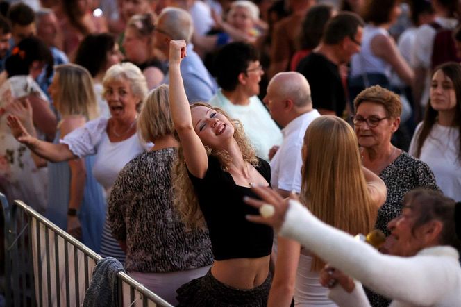 Potańcówka przed Teatrem Śląskim w Katowicach (09.08)