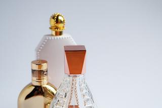 Czy opłaca się kupować perfumy w trakcie lotu samolotem? Sprawdzamy