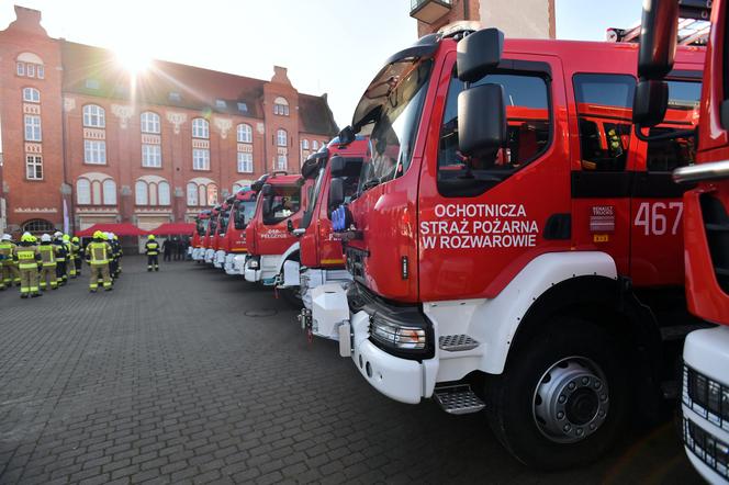 W trakcie uroczystej zbiórki przekazano 22 samochody ratowniczo-gaśnicze dla OSP