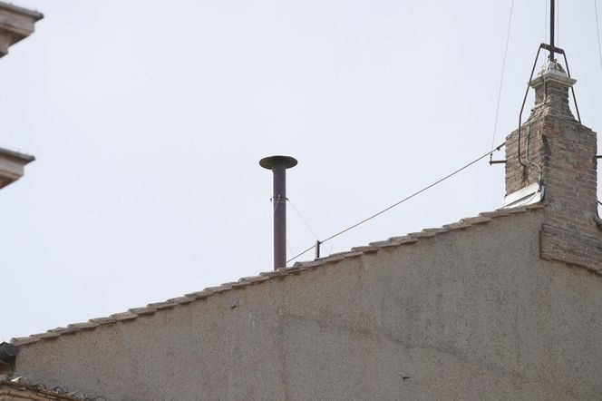 Z OSTATNIEJ CHWILI: Rozpoczęło się konklawe 2025 – kardynałowie złożyli przysięgę w Kaplicy Sykstyńskiej