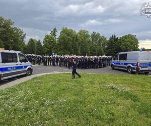 Przed meczem Polska-Mołdawia na Stadionie Śląskim miało dojść do bijatyki. Wkroczyła policja