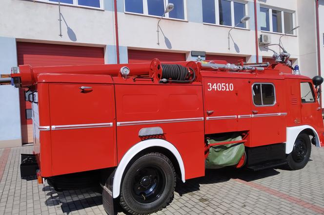 Strażacy z Przysuchy odnowili zabytkowy wóz strażacki 
