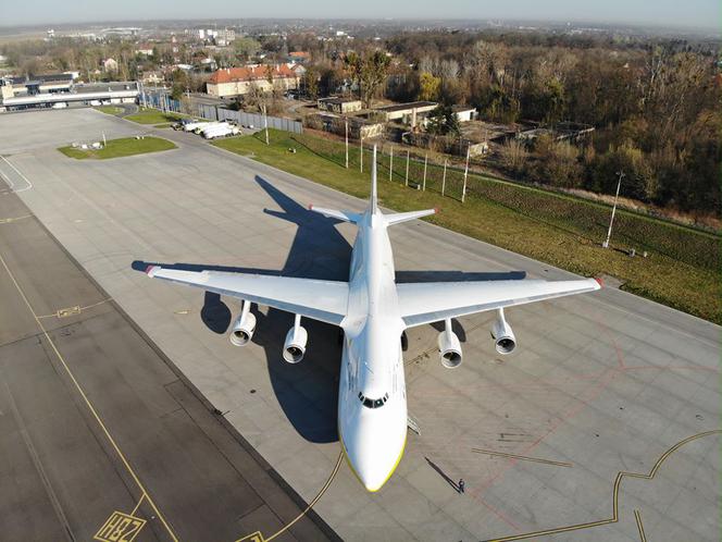 Ogromny samolot wylądował na lotnisku we Wrocławiu