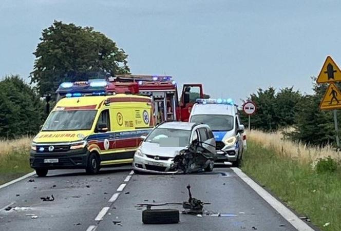 Czołowe zderzenie osobówki z TIR-em za Lipnem