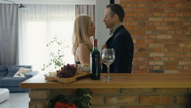 Barwy szczęścia, odcinek 3242. Karolina (Marta Dąbrowska), Bruno (Lesław Żurek)