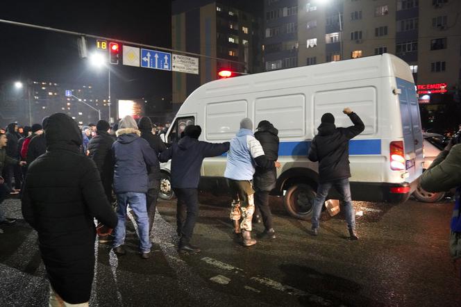 Prezydent przyjął dymisję rządu. Tłumy na ulicach, protesty w Kazachstanie