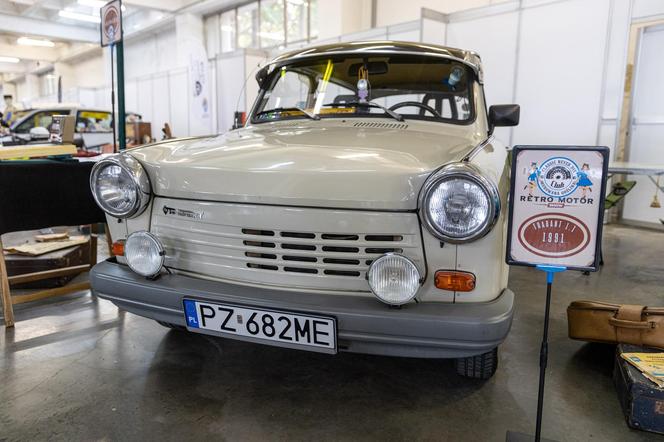  Czerwone ferrari warte 2,5 miliona euro w Poznaniu.