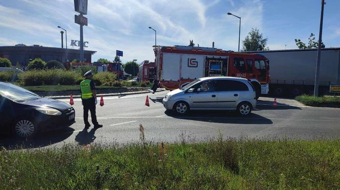 Zderzenie dwóch ciężarówek na Rondzie Gronowo w Lesznie 