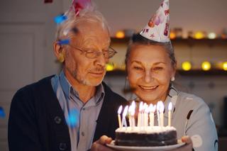 Tort na Dzień Babci i Dziadka. 10 łatwych i pysznych przepisów na niespodziankę dla dziadków