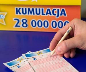 Najwyższa wygrana w Lotto w Warszawie. W których kolekturach czekały kupony warte miliony?