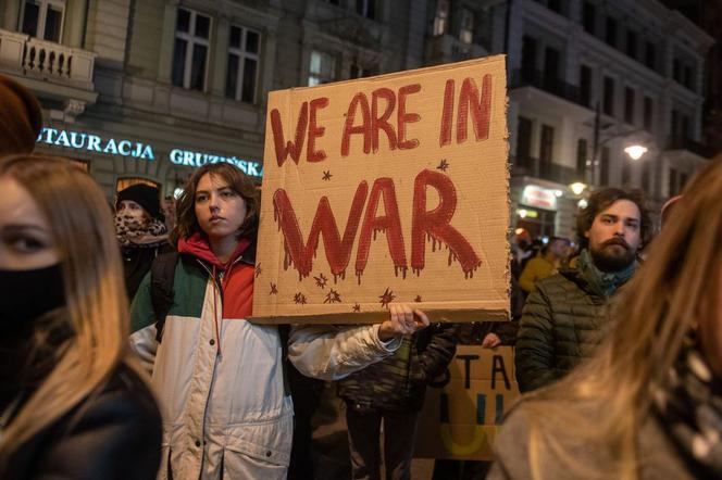 Łodzianie solidarni z Ukrainą. Tak wyglądała manifestacja na pl. Wolności