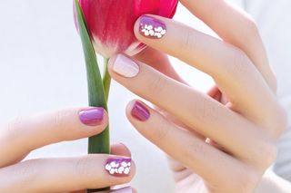 Oto najmodniejsze paznokcie tego lata według AI. Którą opcję wybierzesz? 