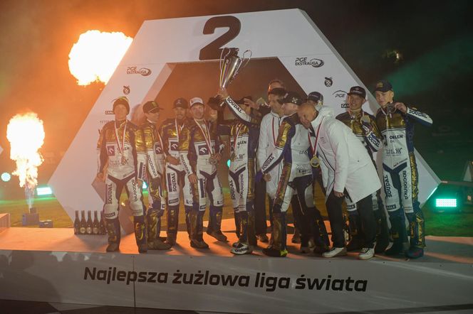 Ceremonia wręczenia trofeum po finale PGE Ekstraligi. Tak cieszył się PRES Toruń!