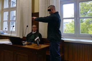 Wypchnął ukochaną przez okno, bo nie chciała do niego wrócić. „Ola sama skoczyła”