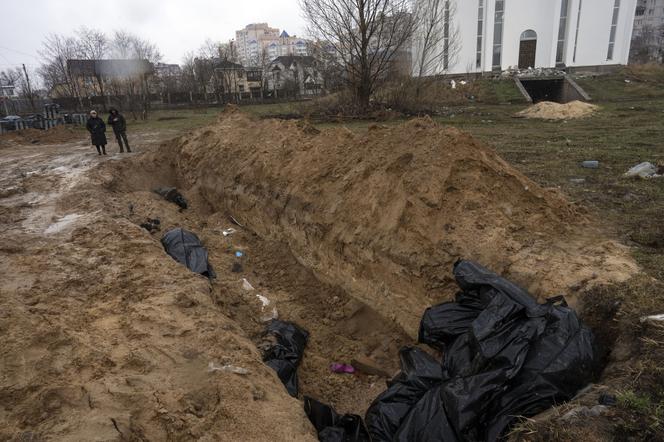 Wojna na Ukrainie. Ujawniono zdjęcia satelitarne ogromnego, masowego grobu w Buczy