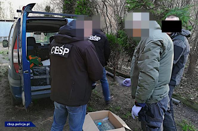 Pistolety, amunicja, kilogramy narkotyków. Uzbrojeni bandyci w rękach służb